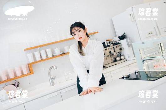 Sonson(손손)Loozy的夜间飞行合集：当我试图捕捉这些照片时，感觉自己被带到一个迷离的梦境中。-琮君棠