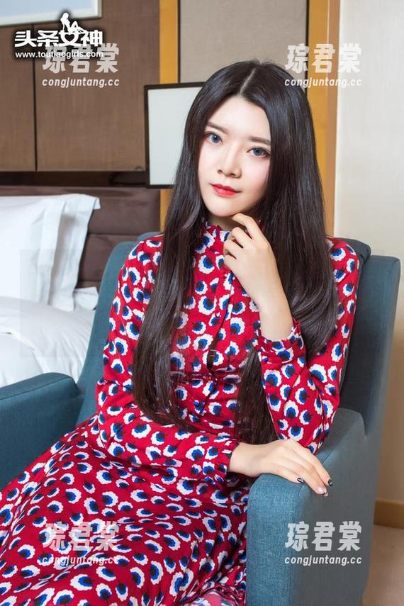 TouTiao头条女神 - 张梦艺的短裙图集：这才是甜美与俏皮的完美融合，随手一图就能下载！-琮君棠