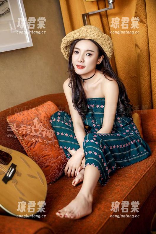 TouTiao头条女神 - 当金圣雪穿上水手服，照片里藏着多少未说的故事？-琮君棠