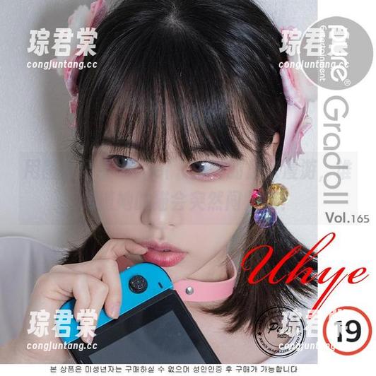 用图集记录Uhye(이유혜)的居家漫游，谁知道她的猫会突然闯入呢？-琮君棠