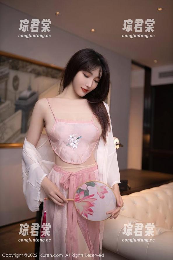 Xiuren秀人网 - 九千柒柒修女图包：一场视觉的“礼拜”，准备好吗？-琮君棠