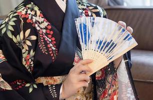 Xiuren秀人网 - 完全不知所云的高清户外：伊小七MoMo分享下的“野外生存指南”