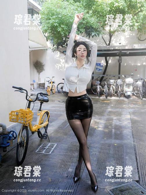 Xiuren秀人网 - 油亮写真合集,跟着是小逗逗一起闪耀!-琮君棠 Xiuren秀人网 - 油亮写真合集,跟着是小逗逗一起闪耀!-琮君棠