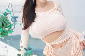 Xiuren秀人网 - 一边办公一边美：陈怡曼coco原图，办公室里的奇妙时光