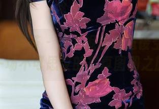 YouMi尤蜜荟 - 当尤妮丝邂逅镂空内衣：一场不可思议的写真图册之旅