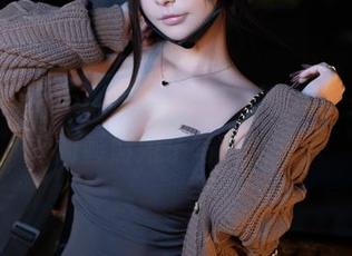 她就是yuuhui玉汇(kokuhui)，来看看她的善财娘子写真合集！