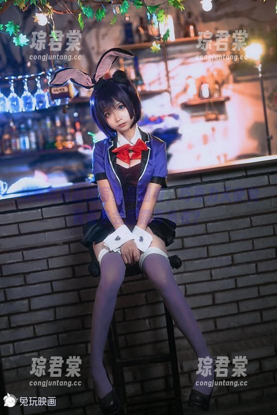 从兔玩映画的写真原图看，巧克力天使究竟有多会撩露背毛衣？-琮君棠