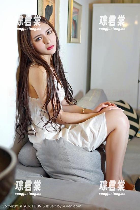 嗲囡囡 - 张俊佳的毛衣透出春暖花开的气息，原图好到不敢直视，图包则是我心中的万花筒！-琮君棠