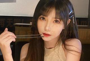 课堂不再无聊！来看看大肉丸Amiee的高清写真教室吧，色彩斑斓唷！