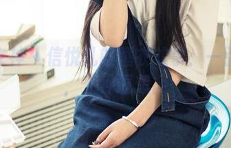 头条女神 - 信悦儿的睡衣故事：一张照片，千种遐想。