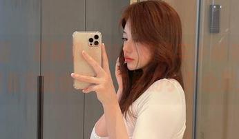 微密圈 - 复制奶宝妹纸的随车小秘书，原图看完我也想当车里的小开心果！