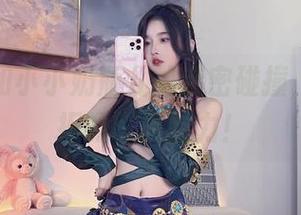 白衬衫和小小奶瓶儿的亲密碰撞，难以抗拒的写真魅力！