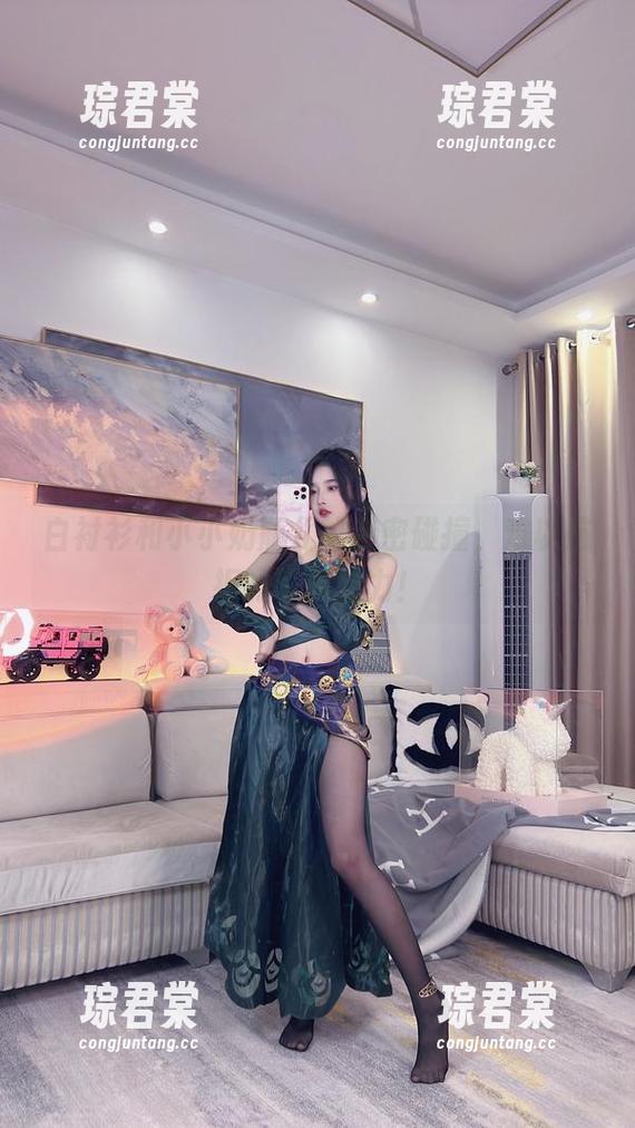 白衬衫和小小奶瓶儿的亲密碰撞,难以抗拒的写真魅力!-琮君棠 白衬衫和小小奶瓶儿的亲密碰撞,难以抗拒的写真魅力!-琮君棠