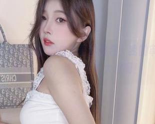 每次看小小奶瓶儿的白色蕾丝图包，我的审美都被刷新一次，这可是个大坑啊！