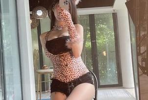 微密圈 - 是不是每个宅男心中都有一个小玉吃果冻兔女郎？来看看她的写真全套，认真打分！