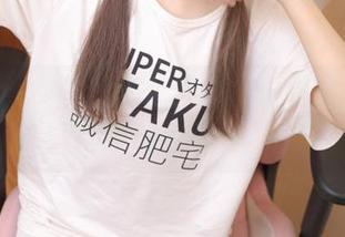 “少女秩序”的高清图包：过膝黑丝与沙发的合唱！