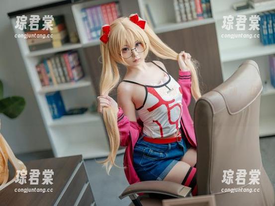 “幼水铃衣”的高清作品集，温泉体操服中的灵动，仿佛在轻声细语，赶快来围观！-琮君棠