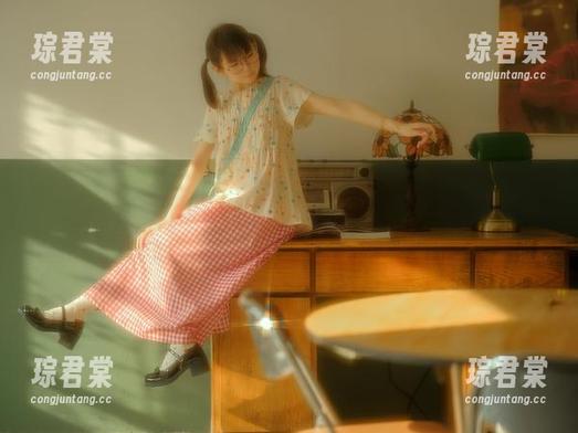 这全套真是太好看了！幼水铃衣的女孩图包让人想一看再看，根本停不下来！-琮君棠