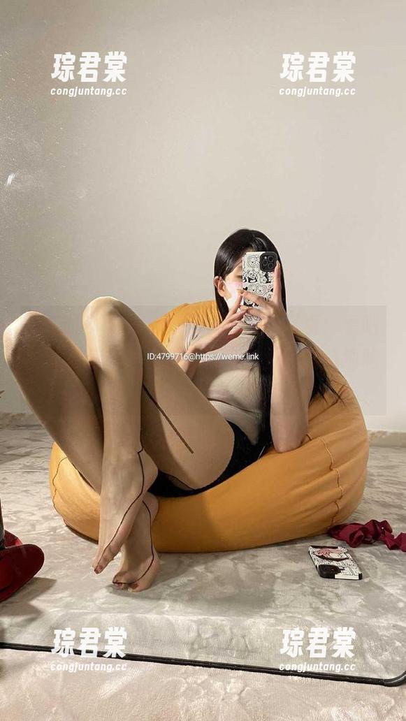 微密圈 - 徐绾绾yyyy的女孩写真：看吧，她的每一个眼神都像在勾引我的脑细胞！-琮君棠