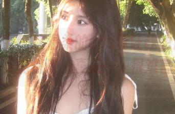 怡子yiii，这温柔的cos竟让我想起了那个夏天的傍晚，真是……很难言喻。