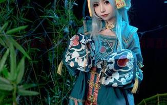 看！爆机少女喵小吉在瑜伽垫上优雅如猫，画面简直是写真界的艺术品！