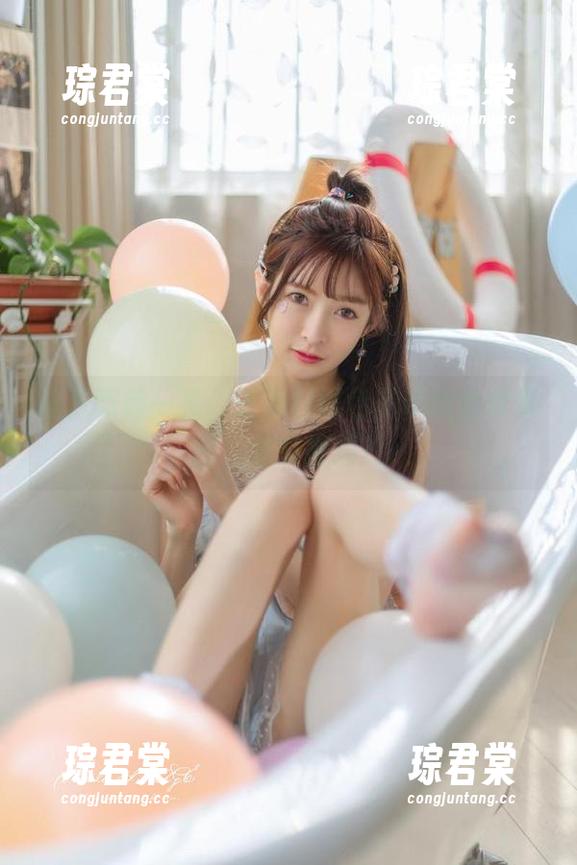 让人眼前一亮，王羽杉黑色吊带的免费美图，谁能抵挡？-琮君棠