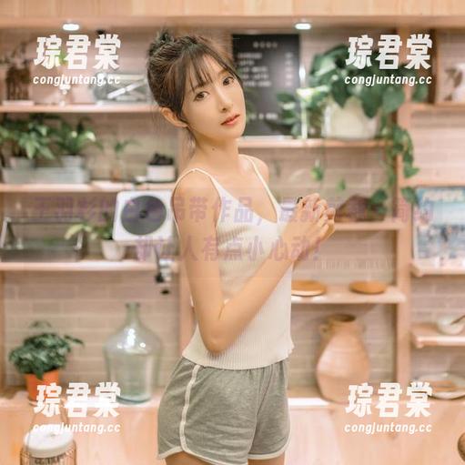 王羽杉的白色吊带作品，最新剪裁—简约却让人有点小心动！-琮君棠