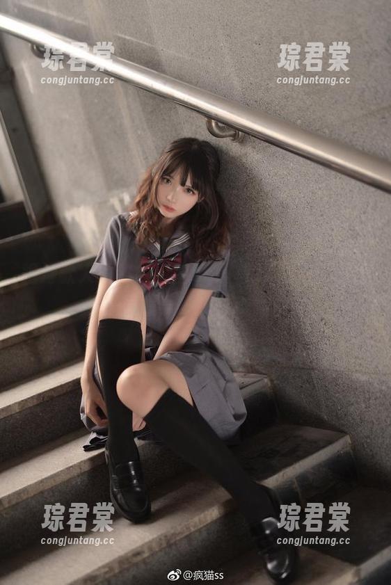 眠海歌大揭秘：疯猫ss黑色JK制服，原图分享里藏了多少灵魂拷问？-琮君棠