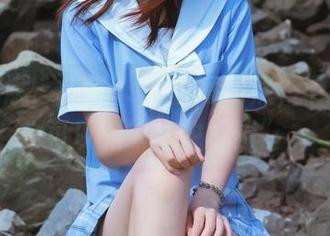 水花四溅，疯猫ss浴缸高清照，下载后你也可以是“水中的猫”。