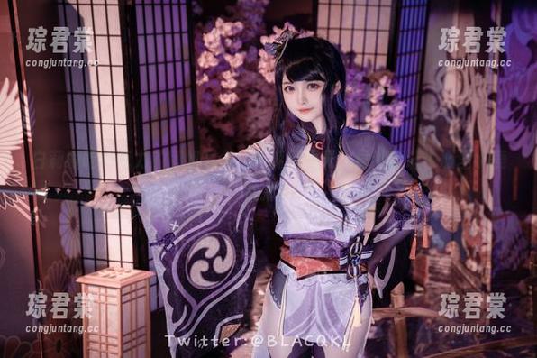 白莉爱吃巧克力的御姐写真，极简无圣光，居然能让人心里小鹿乱撞！-琮君棠