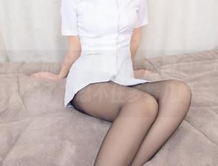 神乐坂真冬的白丝猫娘精选图包：这画风太绝了，忍不住多看几眼。