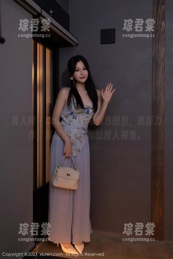 秀人网 - Carol周妍希黑色图包，最新力作，展现出不一样的撩人视角。-琮君棠