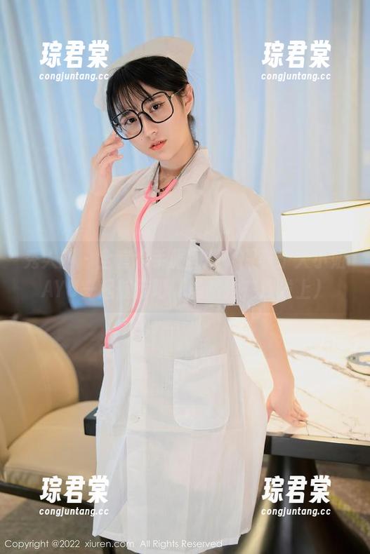 秀人网 - 全套水手服图集，跟着于大小姐AYU一起航行吧（虽然她在沙发上）-琮君棠