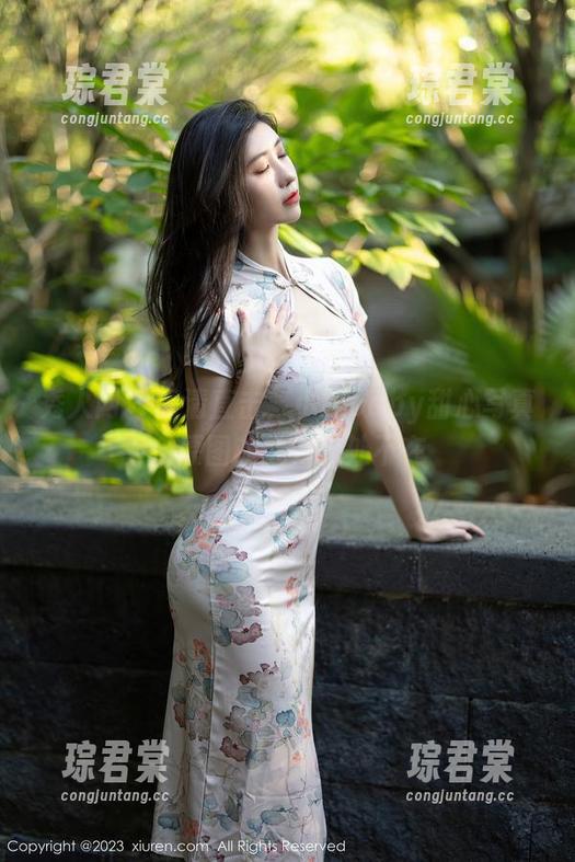 秀人网 - 高清直击，小雨baby甜心写真：原图的魅力无处不在-琮君棠