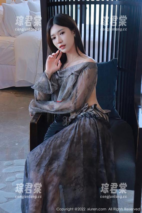 秀人网 - 林文文你这双马尾高清写真，什么时候开始这么会撩？！-琮君棠