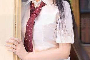 秀人网 - 甜妮的牛仔裤魔法：美图中藏着的精选故事