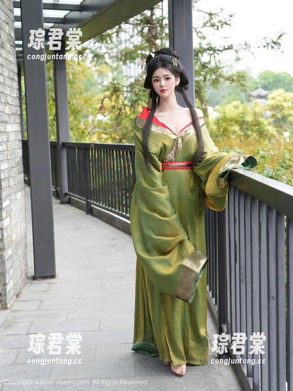 秀人网 - 软软Roro的水手服福利，图片中的味道总是那么微妙～-琮君棠