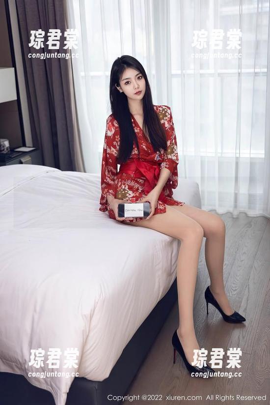 秀人网 - 陈伊人的夏日写真：一个甜蜜得不行的资源，还是让人想多了？-琮君棠