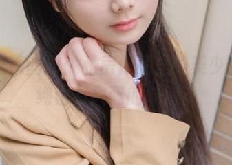路过稚乖画册：私房作品里的美少女，清纯也有风骚的味道。