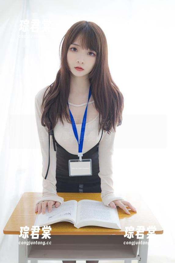 紧急企划 - 奶昔再出新作：最新美图里的丝袜故事，真是吸引目光啊-琮君棠