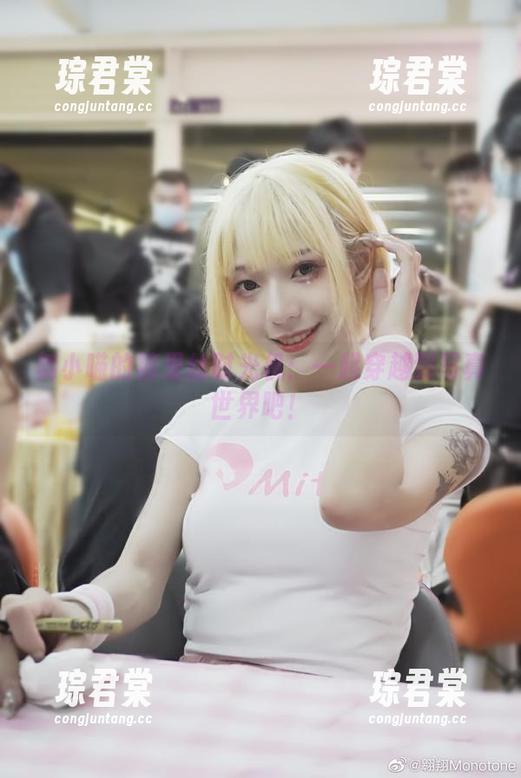 舞小喵的裤里丝时光机：一起穿越到写真世界吧！-琮君棠