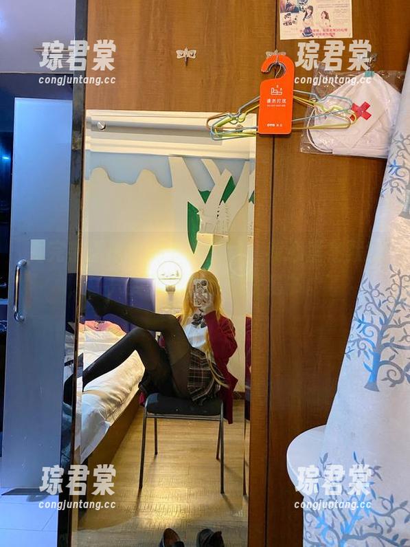 看完芋圆侑子秘书的图包，我心里在默念，‘只要你到，我就是秘书。’-琮君棠