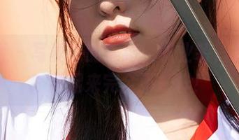 蜜桃社 - 写真中的美绪：职业装，真的吗？看起来完全不一样！