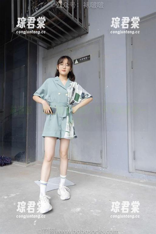 袜啵啵 - 谁惹的灰棉袜？稚予写真带你一探究竟-琮君棠