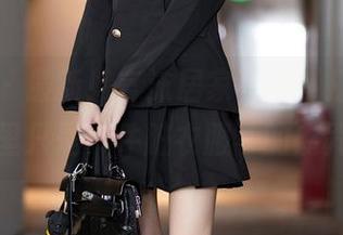 语画界 - 最新！言沫居家写真，打破了‘家里只是一件脏衣服’的魔咒！