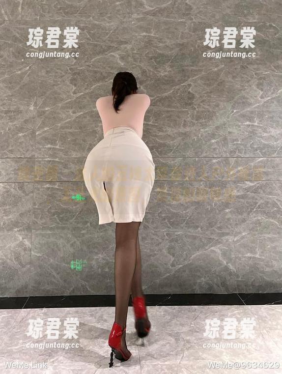 微密圈 - 迷人的五姨太带你进入户外帐篷，无圣光的原图，淡淡的暧昧感-琮君棠