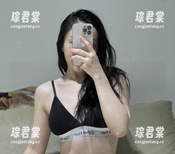 微密圈 - 跟着铁锤姐姐的美脚写真集，一起超级无敌快乐下载！-琮君棠