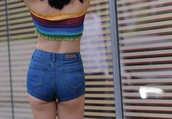 魔镜街拍 - 寒风中的肉丝风情！婷婷的免费圣诞美人图片，你绝对不想错过！