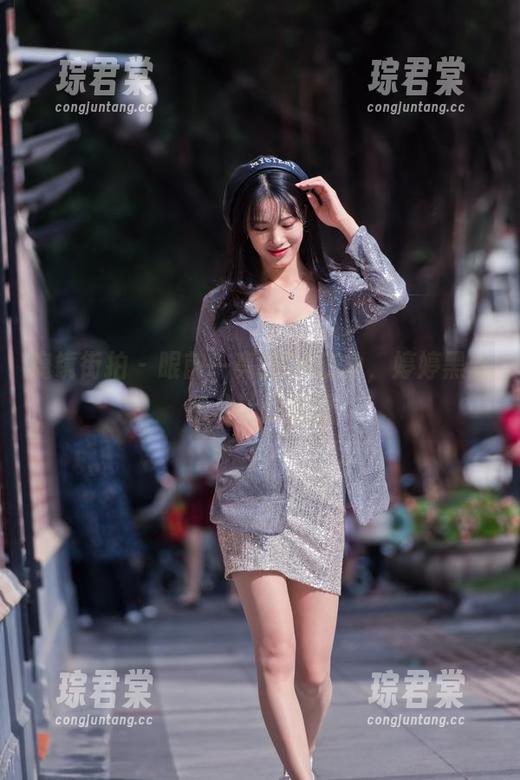 魔镜街拍 - 眼前一亮的OL形象，婷婷黑丝照片让你惊叹-琮君棠