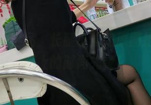 魔镜街拍出品，长腿小姐姐原图抢手，壁纸上的时尚先锋！